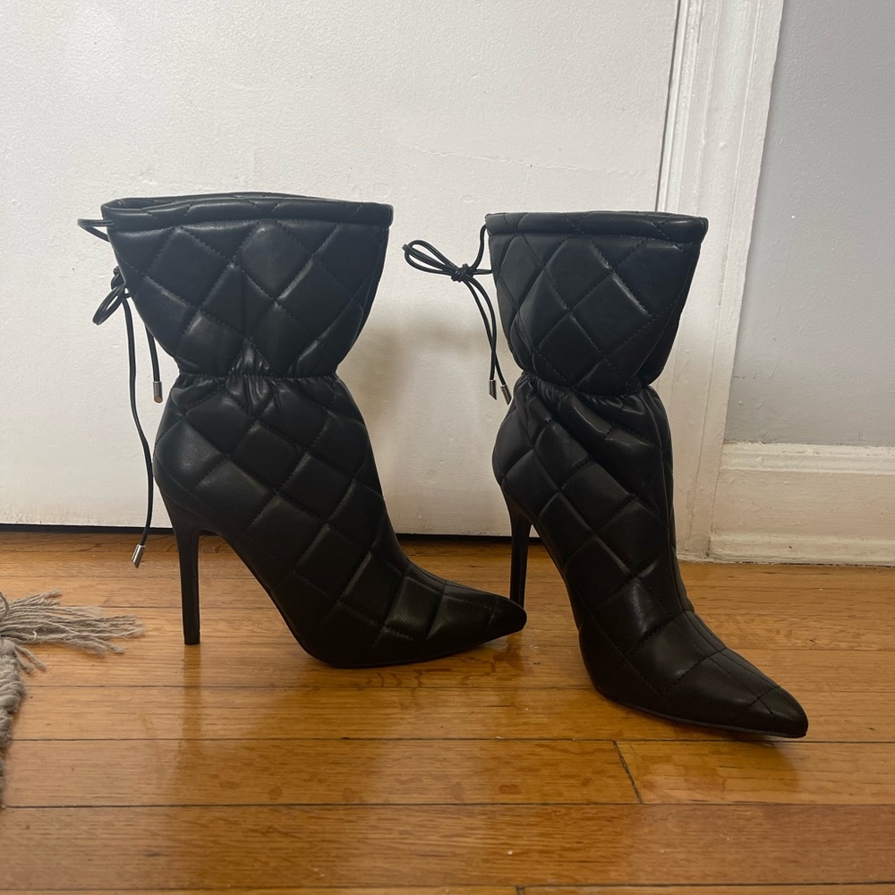 Waffle print boot heels. Adjustable ankle size. Never worn